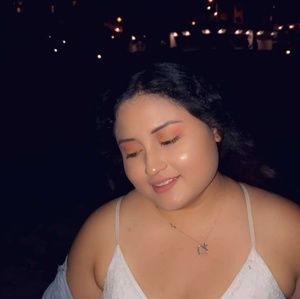 Meet your Posher, Valeria